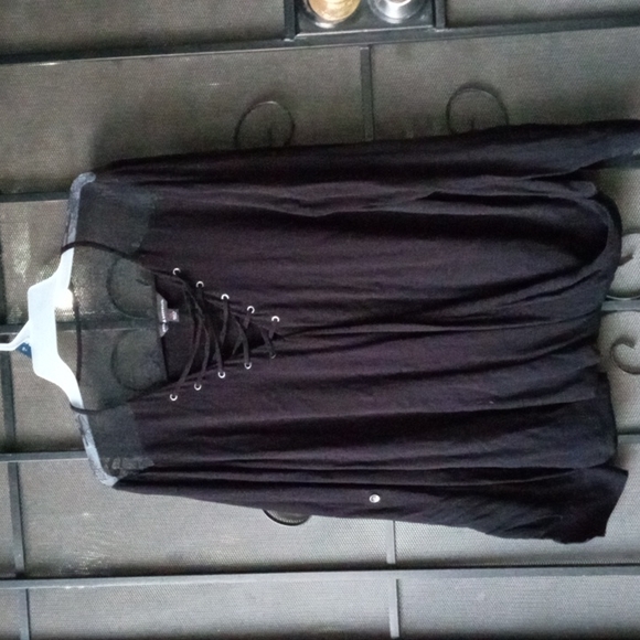 Rock & Republic Tops - 💜 4/$24 rock and Republic lace wrap long sleeve top